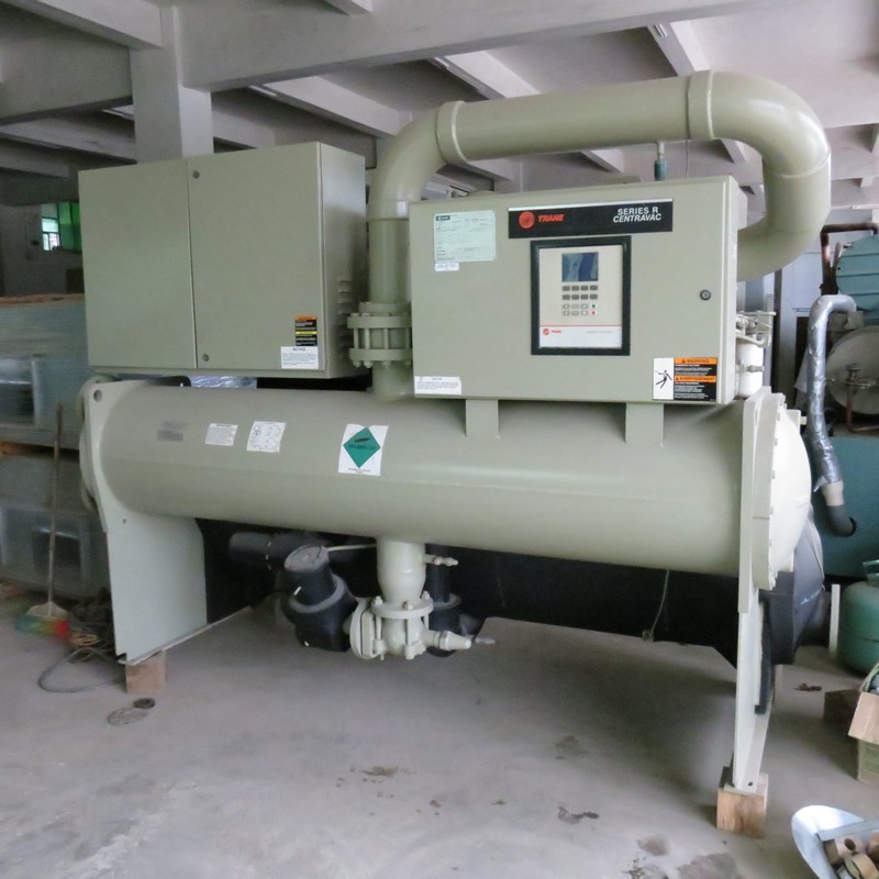 回收二手特靈水冷螺桿式冷水機(jī)組RTHD